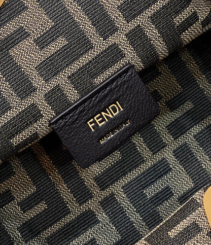 BOLSO FENDI FIRST SMALL 26 DE PIEL ROSA CLARO CON DETALLES EXÓTICOS