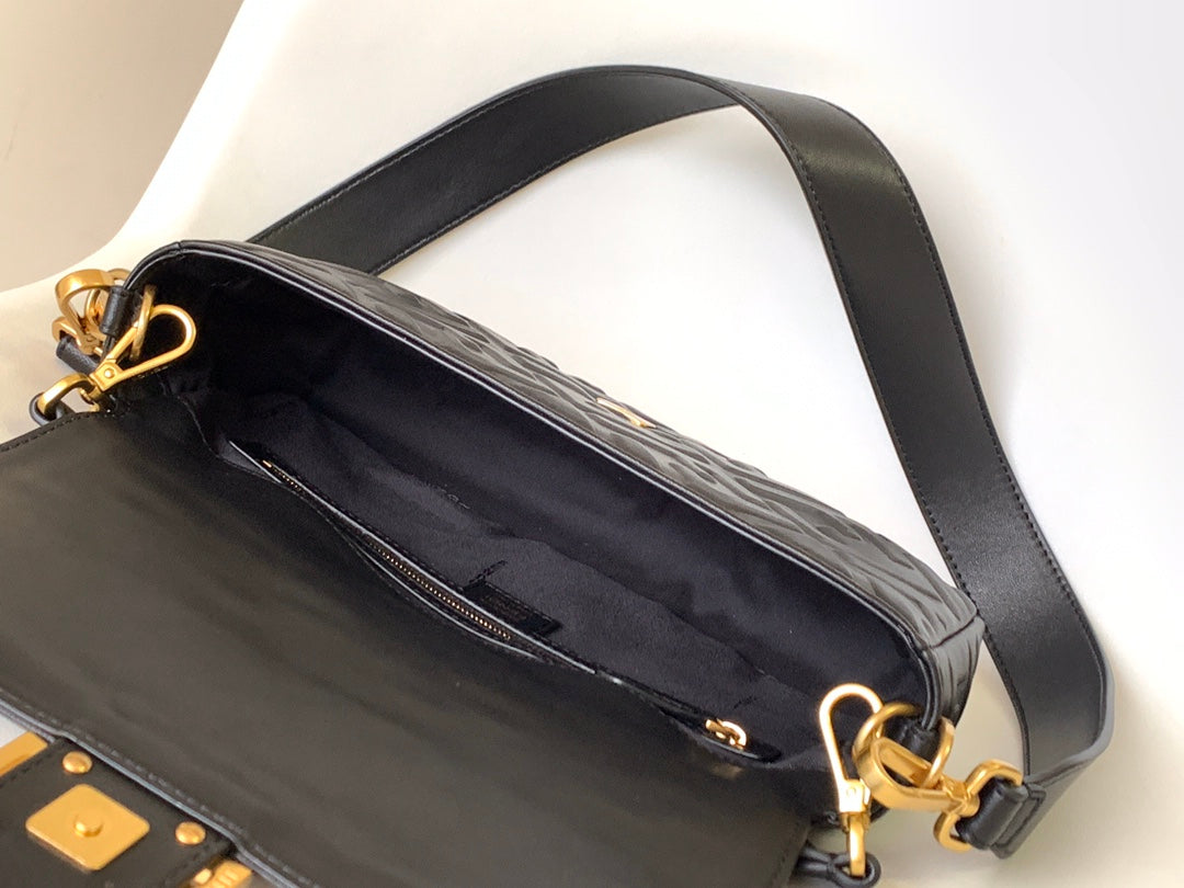 Sac Fend Baguette 27 en cuir noir à motif FF GHW 