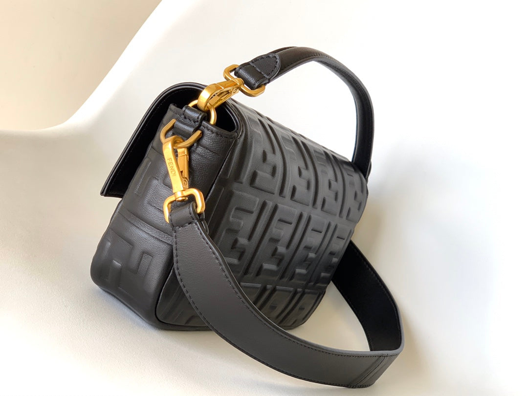 Sac Fend Baguette 27 en cuir noir à motif FF GHW 