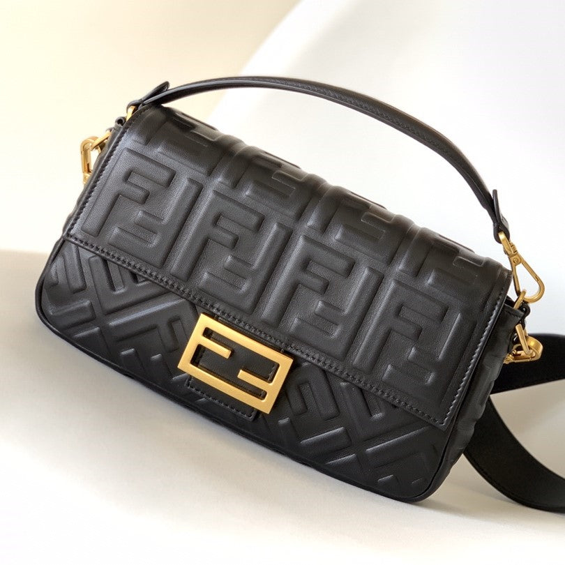 Sac Fend Baguette 27 en cuir noir à motif FF GHW 