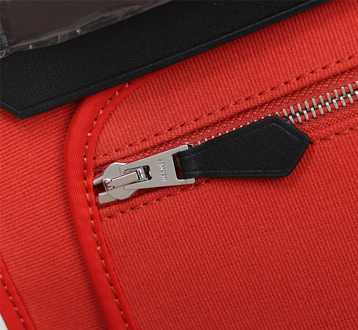 HM HERBAG ZIP 31 LONA NEGRA Y ROSA