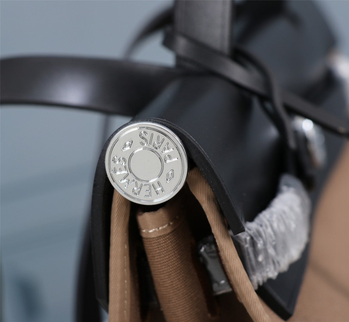 HM HERBAG ZIP 31 LONA NEGRA Y MARRÓN CENIZA