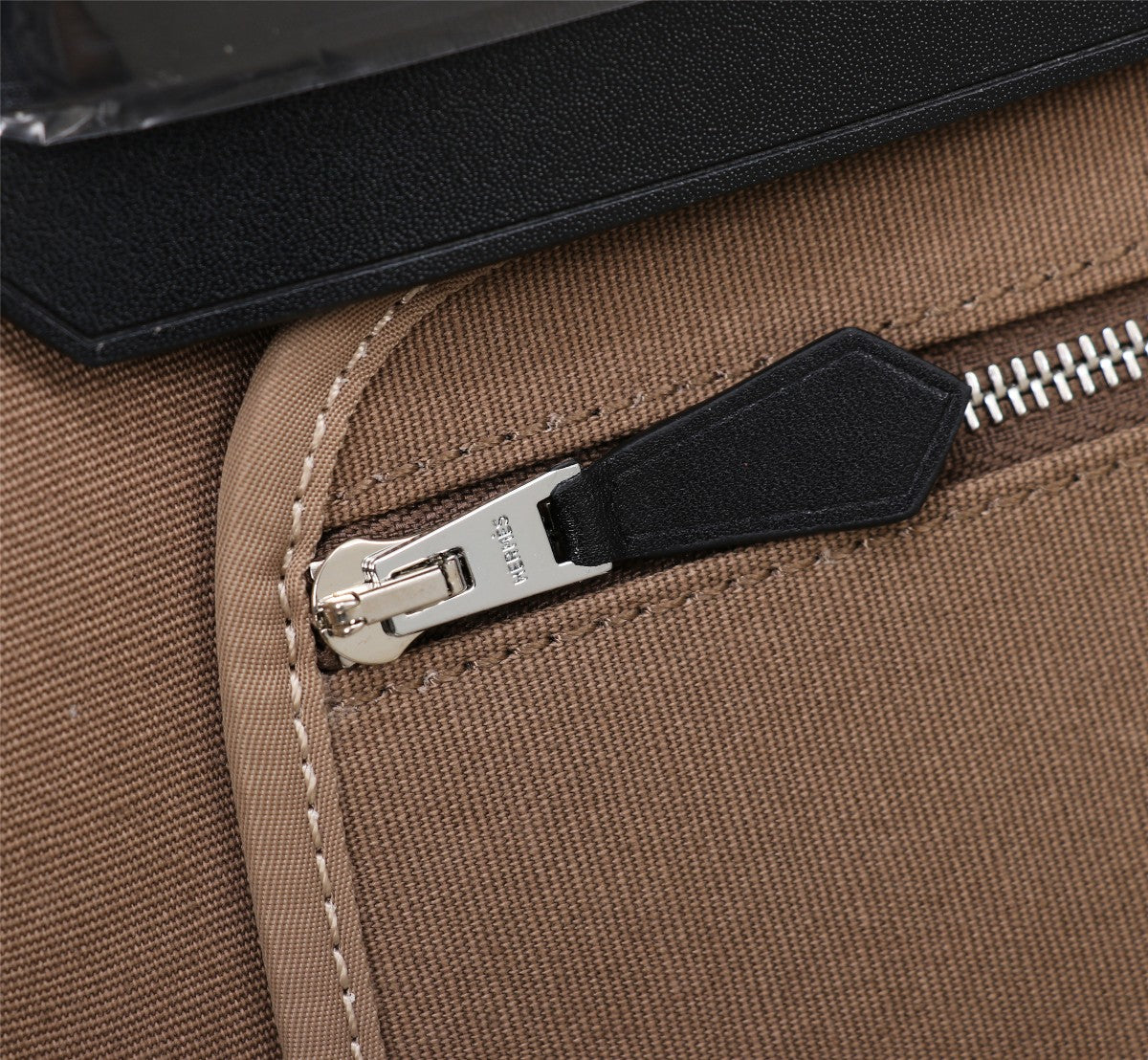 HM HERBAG ZIP 31 LONA NEGRA Y MARRÓN CENIZA