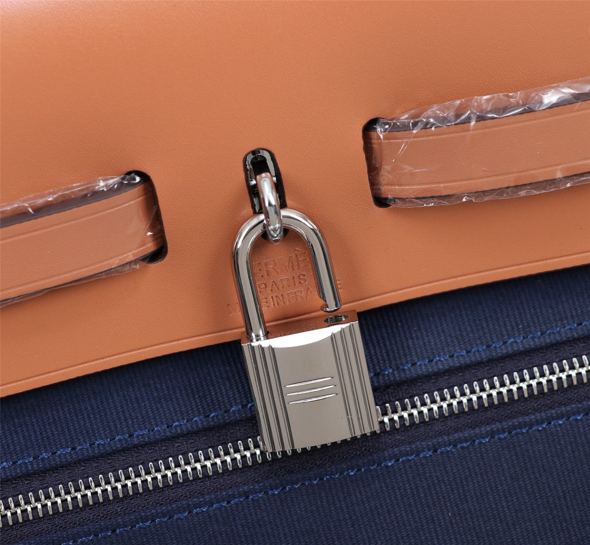HM HERBAG ZIP 31 LONA AZUL MARINO Y BRONCE