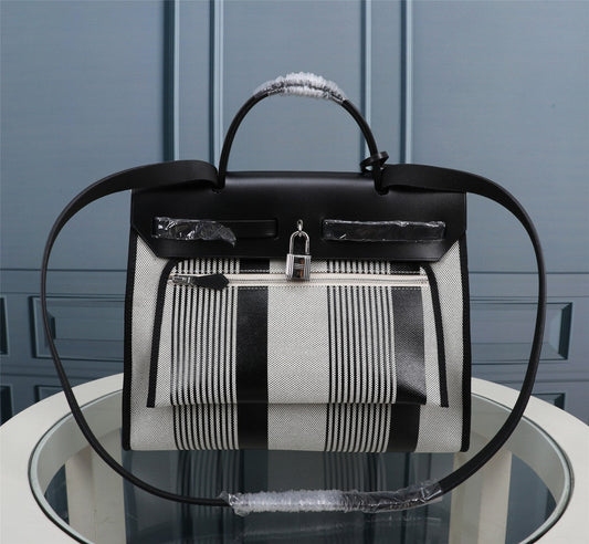HM HERBAG ZIP 31 LONA CON MOTIVO DE LÍNEAS EN BLANCO Y NEGRO