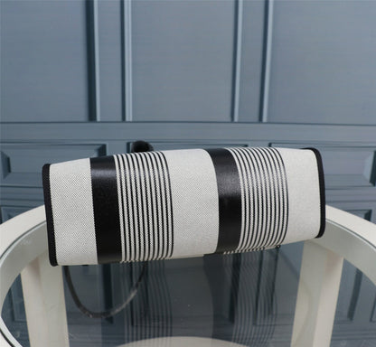 HM HERBAG ZIP 31 LONA CON MOTIVO DE LÍNEAS EN BLANCO Y NEGRO