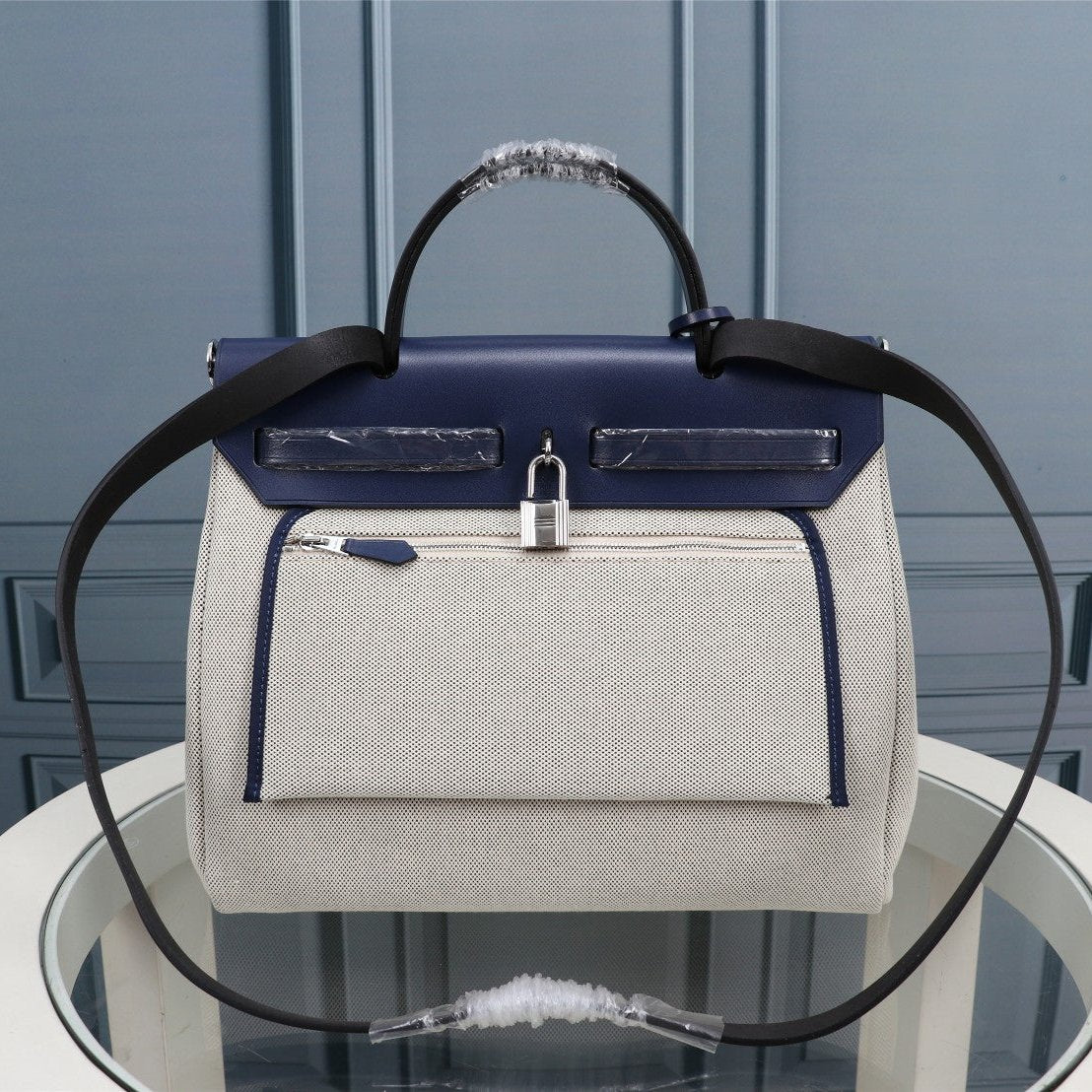 HM HERBAG ZIP 31 LONA CON MONOGRAMA AZUL MARINO Y CREMA
