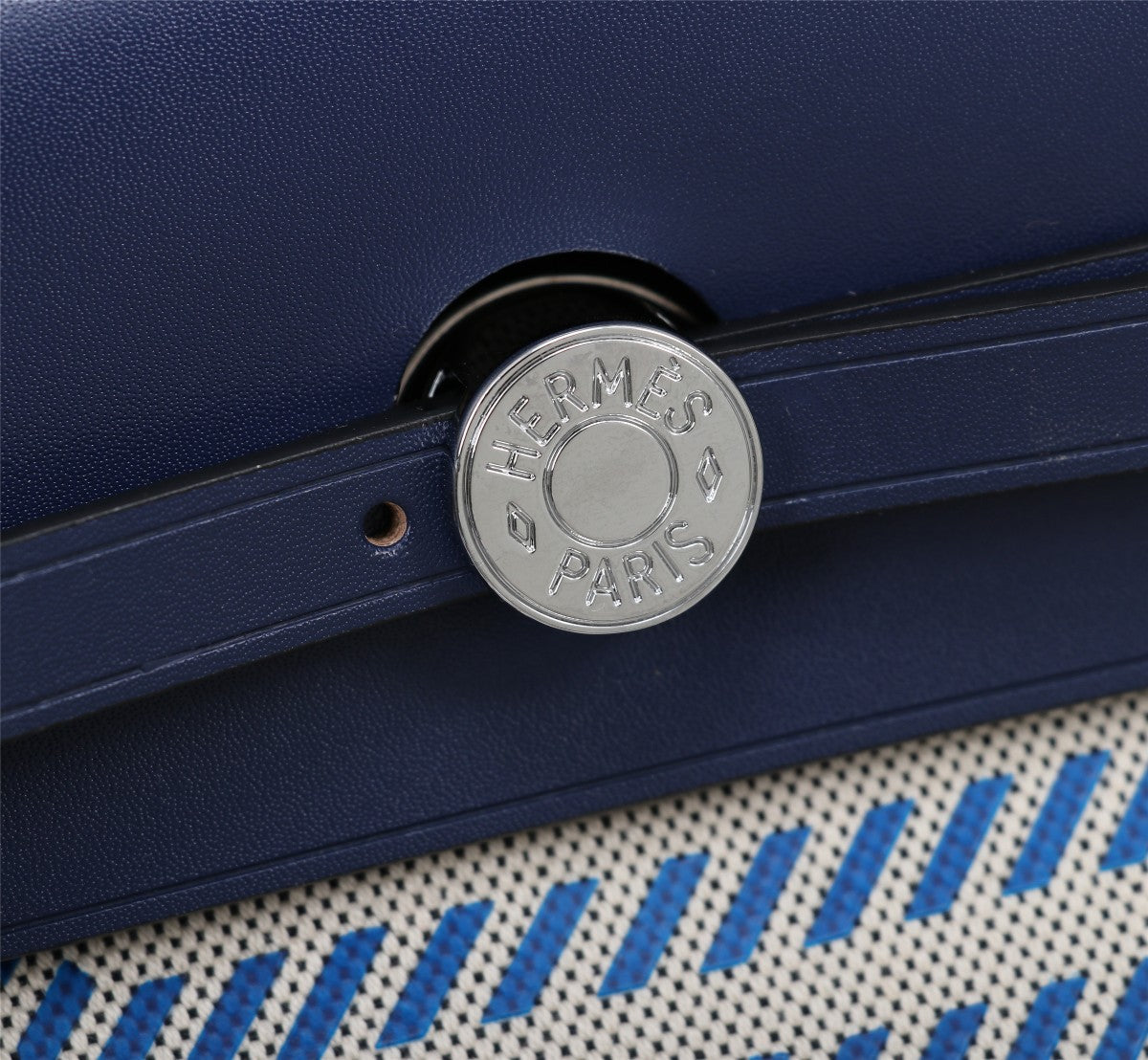 HM HERBAG ZIP 31 LONA CON MONOGRAMA AZUL MARINO Y CREMA