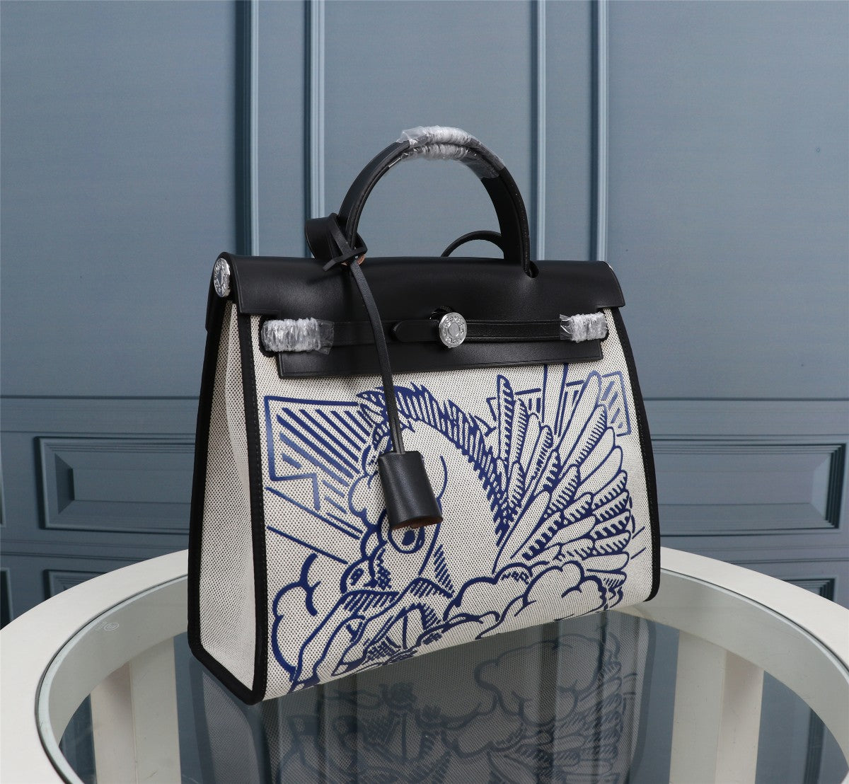 HM HERBAG ZIP 31 LONA CON MOTIVO DE CABALLO EN BLANCO Y NEGRO