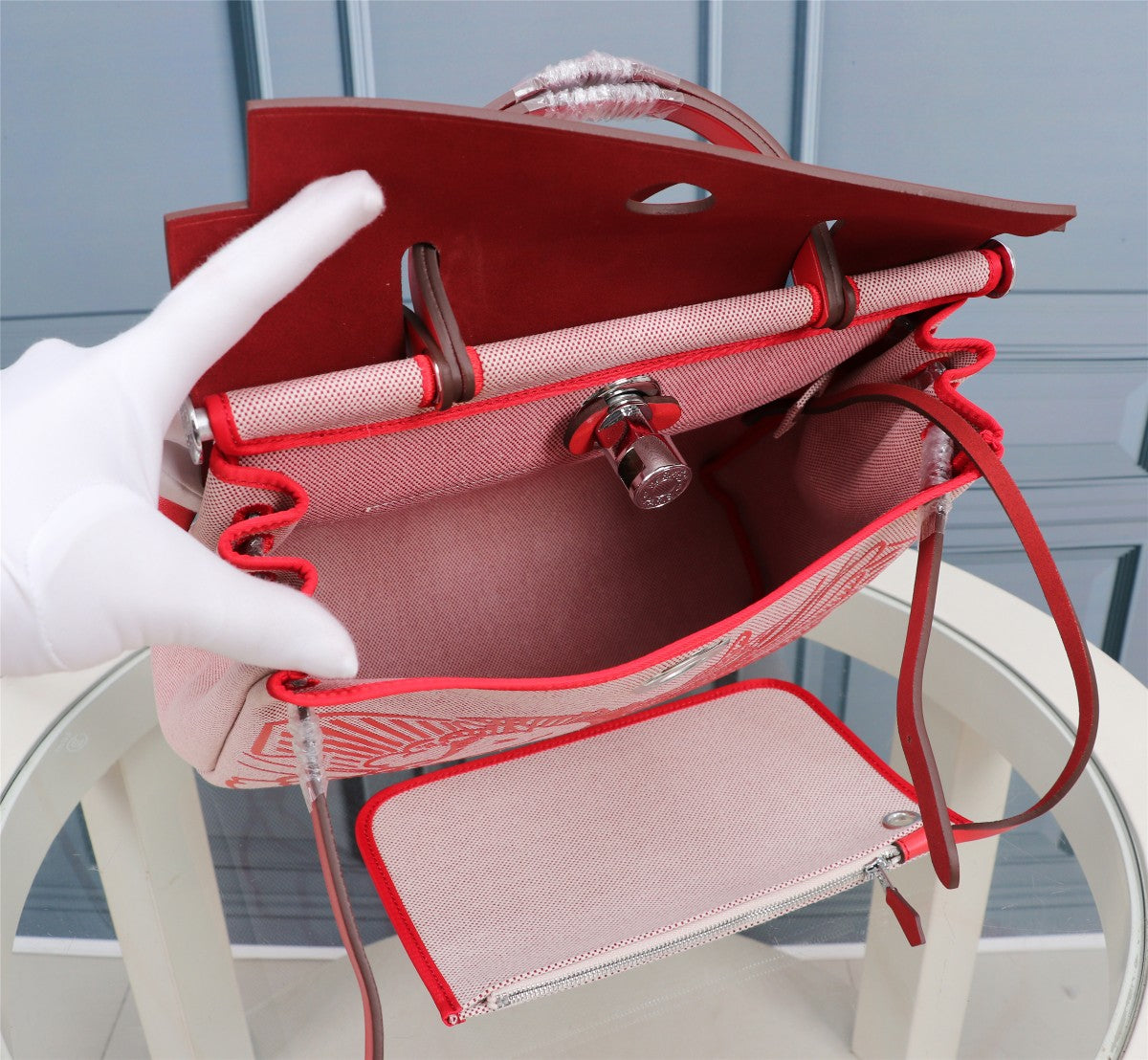 HM HERBAG ZIP 31 LONA CON MOTIVO DE CABALLO ROJO Y BLANCO