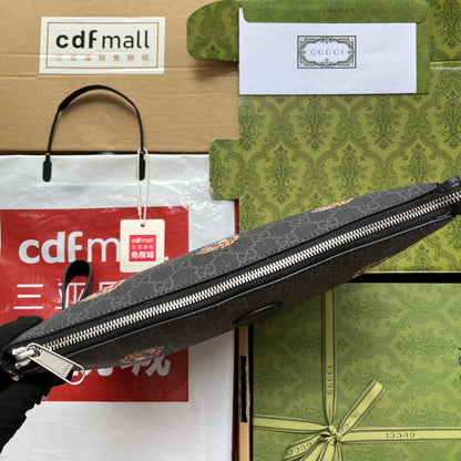 CLUTCH CON ESTAMPADO DE TIGRE 30 EN LONA MONOGRAMA NEGRA