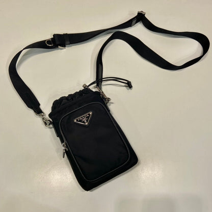 BOLSA PARA TELÉFONO 18 EN RE-NYLON NEGRO