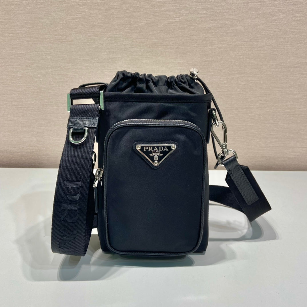BOLSA PARA TELÉFONO 18 EN RE-NYLON NEGRO