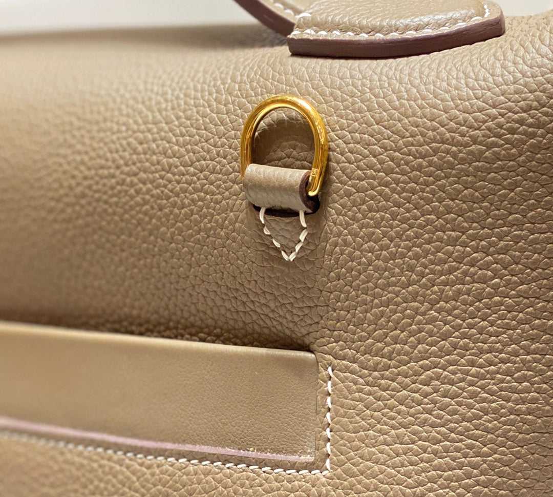 BOLSO DE MANO HM KELLY 29 PIEL DE BECERRO CAQUI