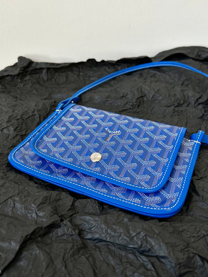 CARTERA DE BOLSILLO PLUMET 20 EN LONA GOYARDINE AZUL ZAFIRO Y RIBETE DE PIEL DE CORDERO