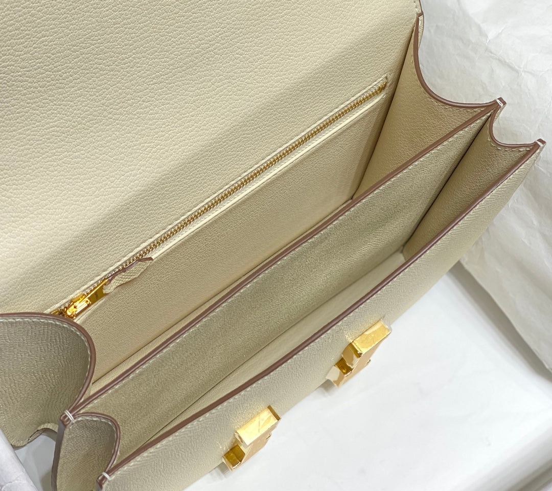 Constance 24, cuero Epsom blanco, herrajes plateados