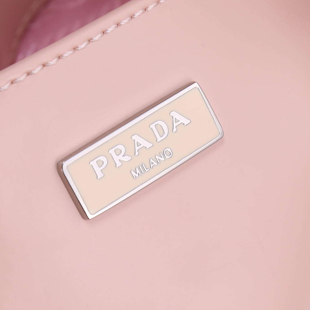 BOLSO PRA 23 DE PIEL DE BECERRO ROSA CLARO CON HERRAJES PLATEADOS