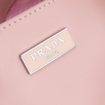 BOLSO PRA 23 DE PIEL DE BECERRO ROSA CLARO CON HERRAJES PLATEADOS