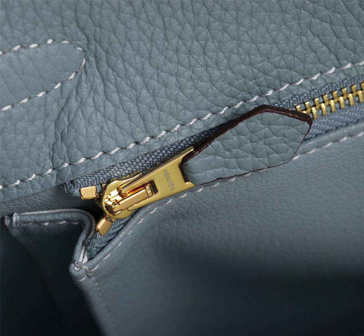 BOLSO HM KELLY 28 GRIS TEMPLADO TOGO HARDWARE DORADO