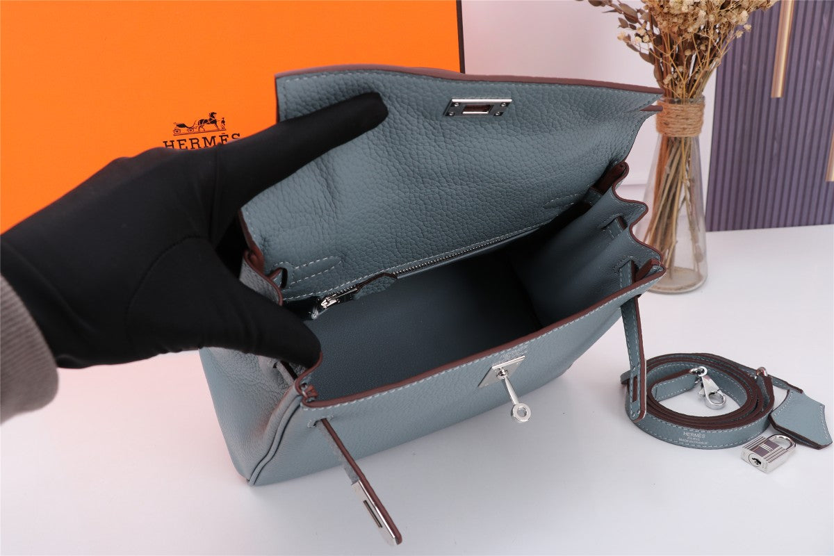 BOLSO HM KELLY 28 TOGO GRIS TEMPLADO CON HERRAJES DE PLATA