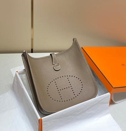 Evelyne 29cm Marrón Togo Shw