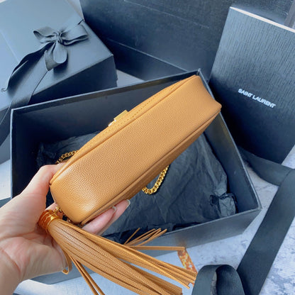 BOLSO LOU MINI PARA CÁMARA DE 19 PULGADAS CON ESTAMPADO DE CAVIAR NARANJA MANGO Y HERRAJES DORADOS