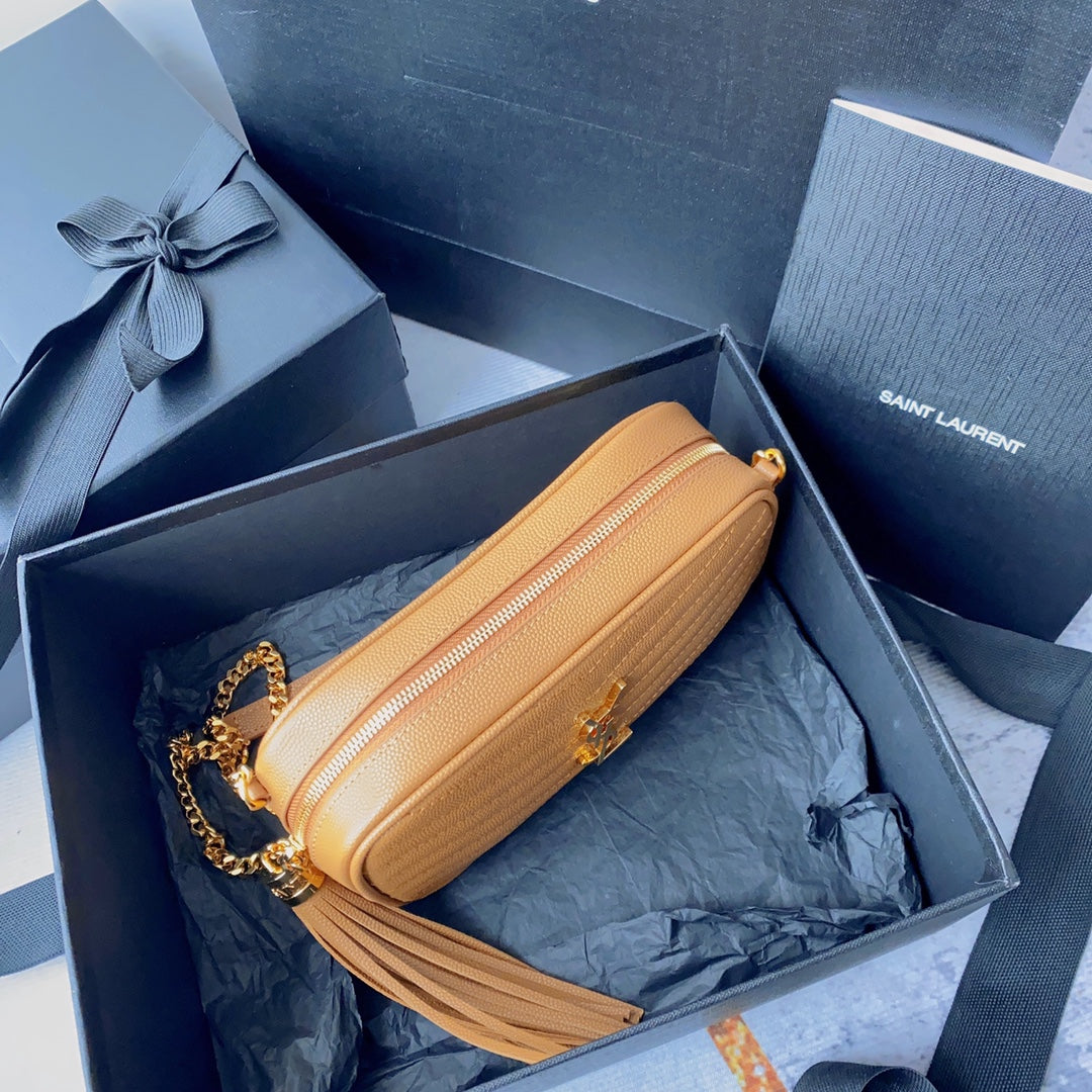 BOLSO LOU MINI PARA CÁMARA DE 19 PULGADAS CON ESTAMPADO DE CAVIAR NARANJA MANGO Y HERRAJES DORADOS