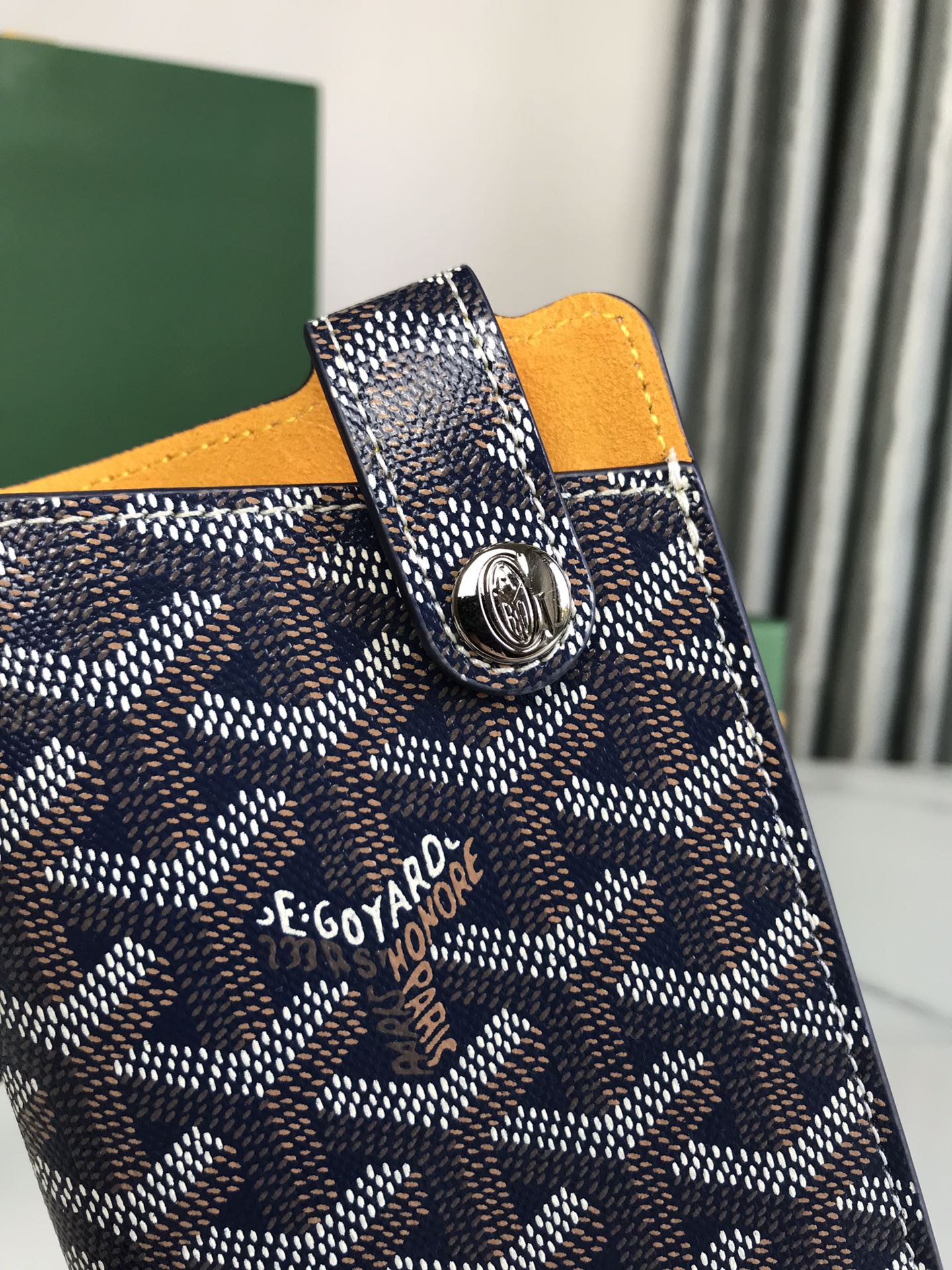 MONTMARTRE GM CASE 18 EN TOILE GOYARDINE BLEU MARINE
