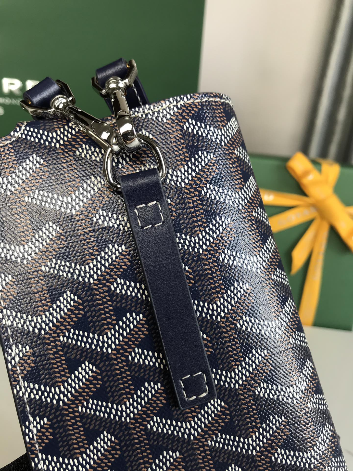 MONTMARTRE GM CASE 18 EN TOILE GOYARDINE BLEU MARINE