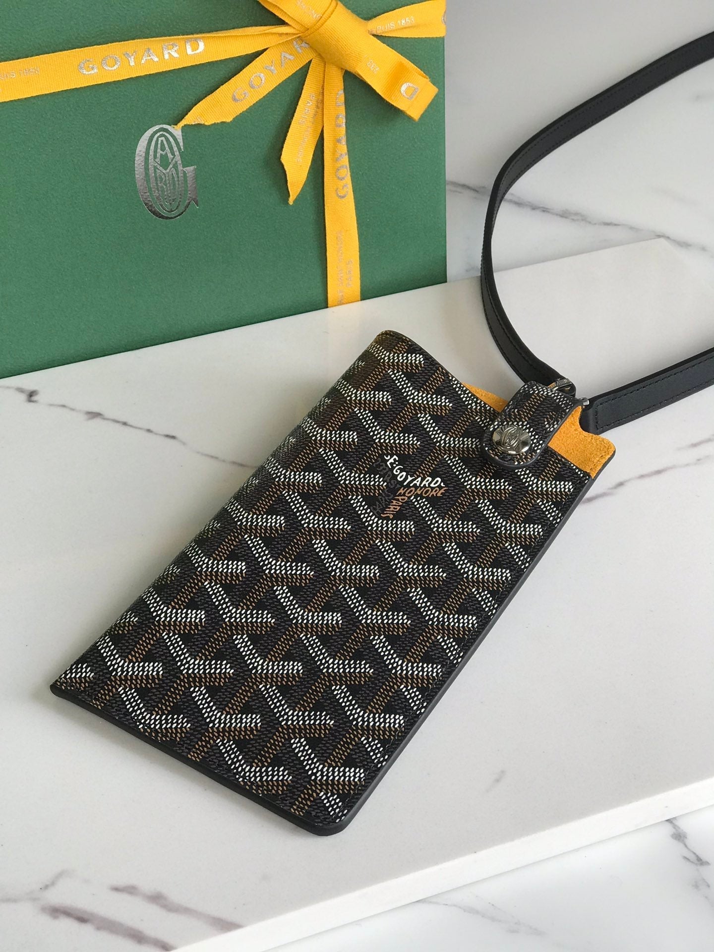 MONTMARTRE GM CASE 18 EN LONA GOYARDINE NEGRA