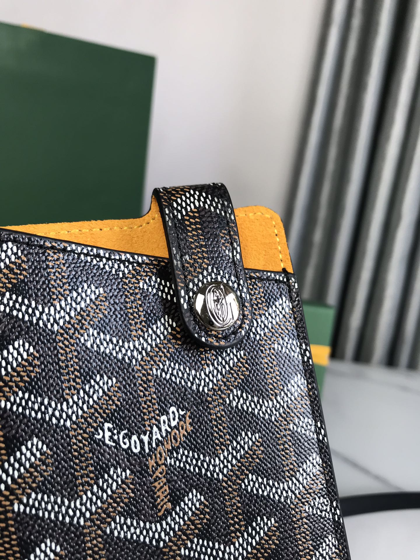 MONTMARTRE GM CASE 18 EN LONA GOYARDINE NEGRA
