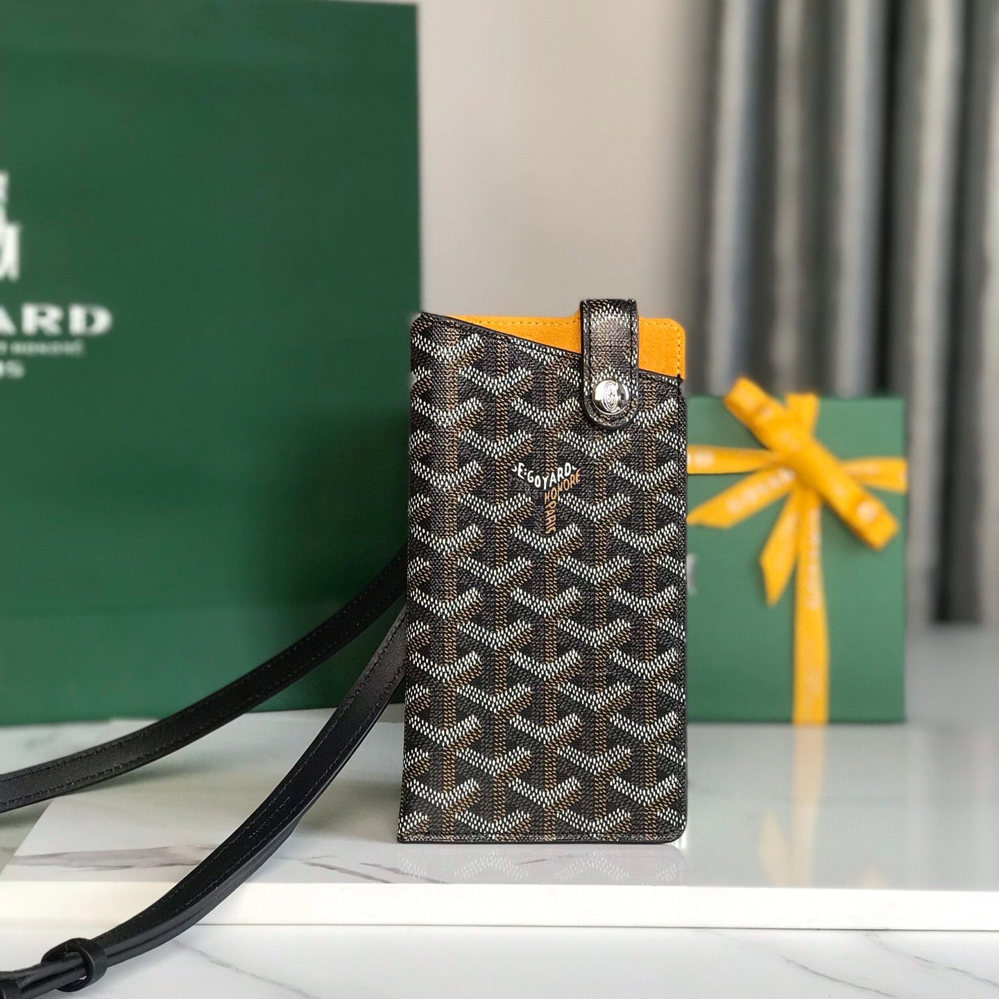 MONTMARTRE GM CASE 18 EN LONA GOYARDINE NEGRA