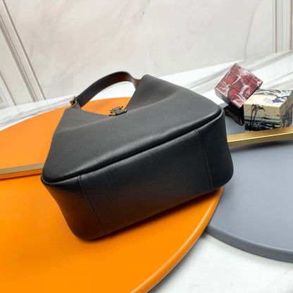 le 5a7 small 23cm black calfskin