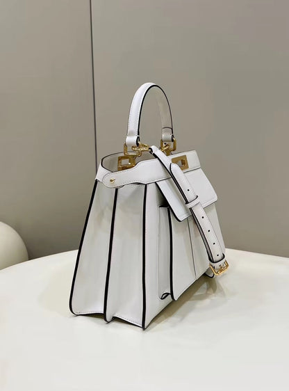 BOLSO FENDI PEEKABOO 33 DE PIEL DE BECERRO BLANCA CON CORREA Y HERRAJES DORADOS