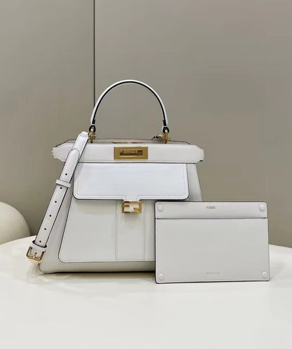 BOLSO FENDI PEEKABOO 33 DE PIEL DE BECERRO BLANCA CON CORREA Y HERRAJES DORADOS