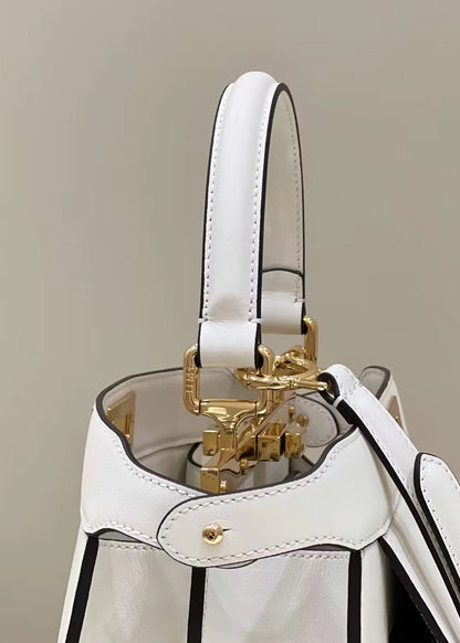 BOLSO FENDI PEEKABOO 33 DE PIEL DE BECERRO BLANCA CON CORREA Y HERRAJES DORADOS