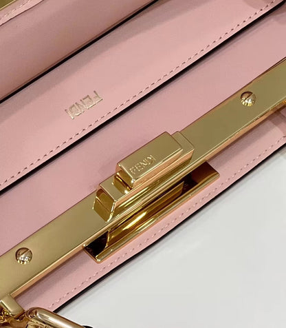 BOLSO FENDI PEEKABOO 33 DE PIEL DE BECERRO ROSA CLARO CON CORREA Y HERRAJES DORADOS