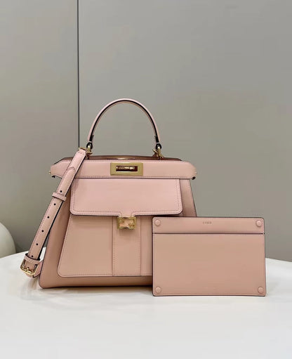 BOLSO FENDI PEEKABOO 33 DE PIEL DE BECERRO ROSA CLARO CON CORREA Y HERRAJES DORADOS