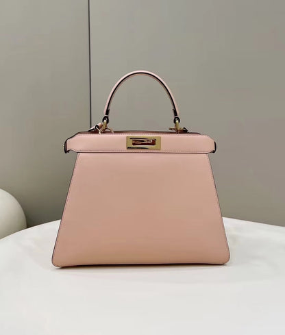 BOLSO FENDI PEEKABOO 33 DE PIEL DE BECERRO ROSA CLARO CON CORREA Y HERRAJES DORADOS
