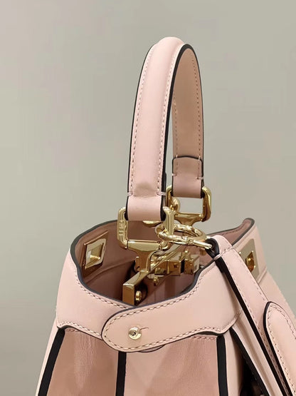 BOLSO FENDI PEEKABOO 33 DE PIEL DE BECERRO ROSA CLARO CON CORREA Y HERRAJES DORADOS