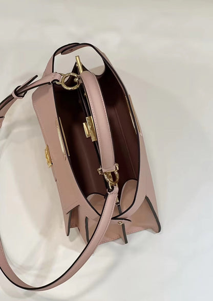 BOLSO FENDI PEEKABOO 33 DE PIEL DE BECERRO ROSA CLARO CON CORREA Y HERRAJES DORADOS