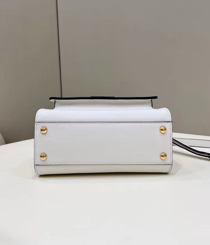 BOLSO FENDI PEEKABOO MINI 23 DE PIEL DE BECERRO BLANCA CON HERRAJES DORADOS