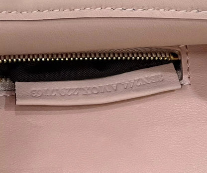 BOLSO FENDI PEEKABOO MINI 23 DE PIEL DE BECERRO ROSA CLARO CON HERRAJES DORADOS