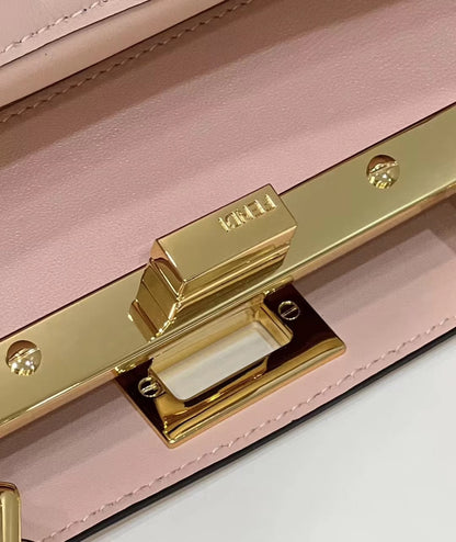 BOLSO FENDI PEEKABOO MINI 23 DE PIEL DE BECERRO ROSA CLARO CON HERRAJES DORADOS