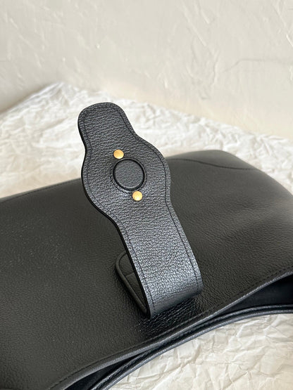 SAC À BANDOULIÈRE APHRODITE MOYEN 39 EN CUIR DE VEAU NOIR