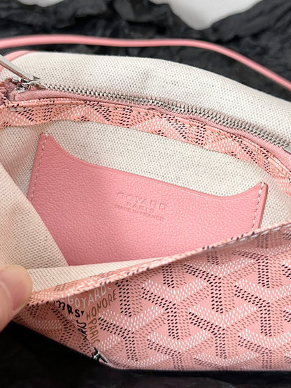 CARTERA DE BOLSILLO PLUMET 20 DE LONA GOYARDINA ROSA Y ADORNOS DE PIEL DE CORDERO