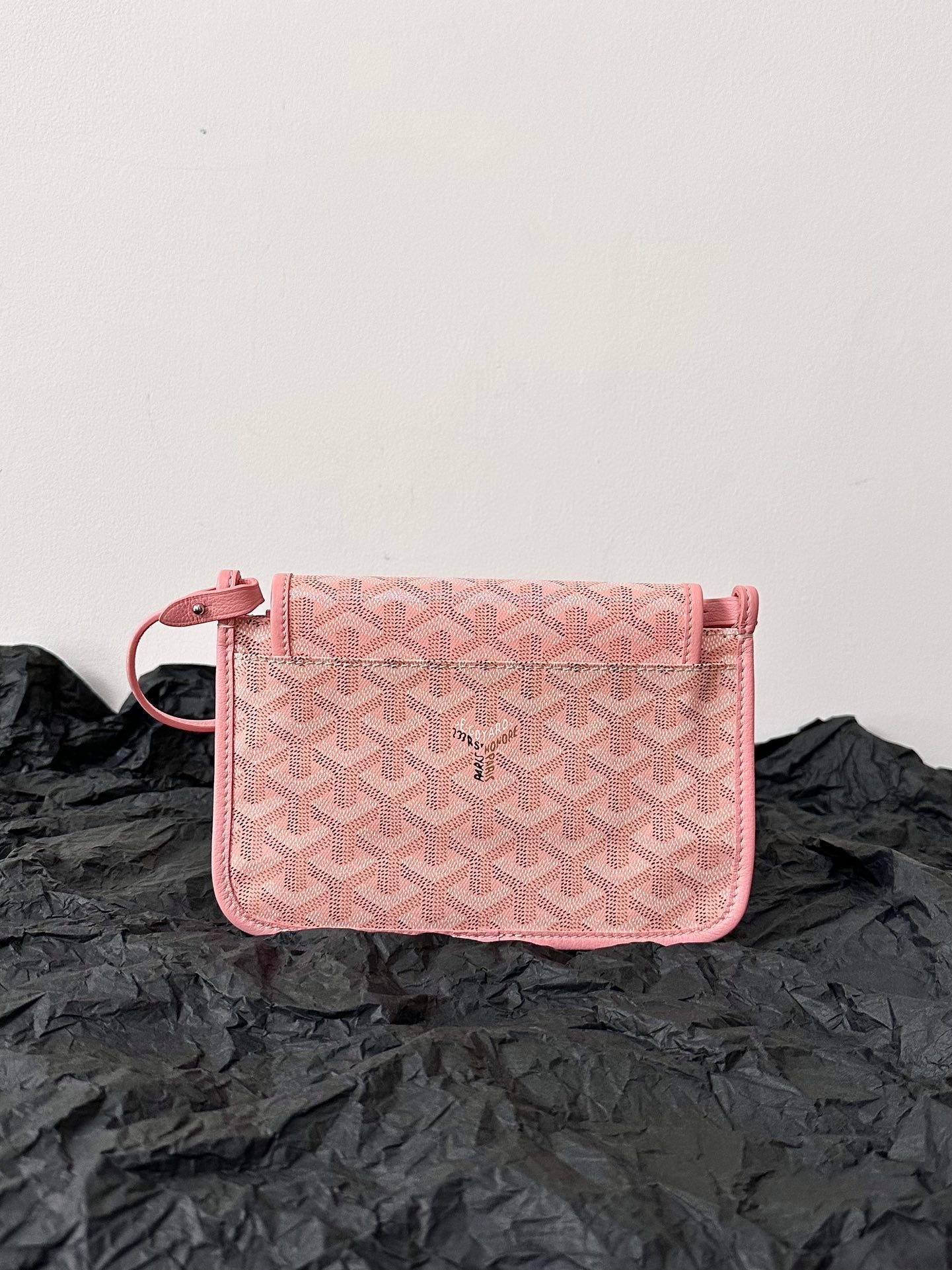 CARTERA DE BOLSILLO PLUMET 20 DE LONA GOYARDINA ROSA Y ADORNOS DE PIEL DE CORDERO