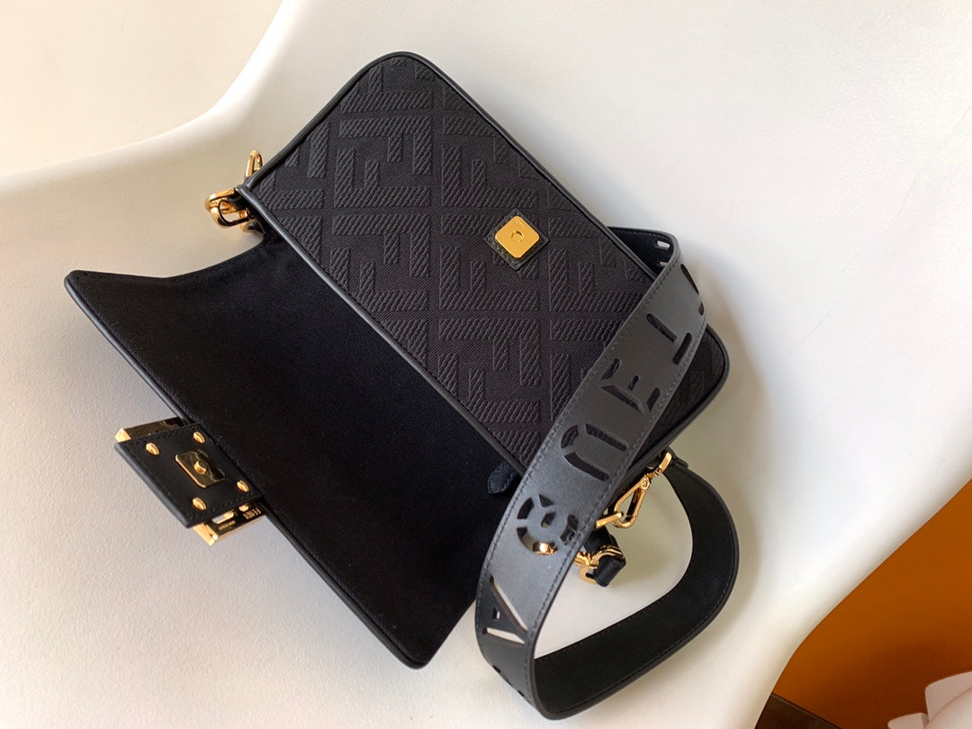 Sac Fend Baguette en toile noire 27 avec broderie FF GHW 