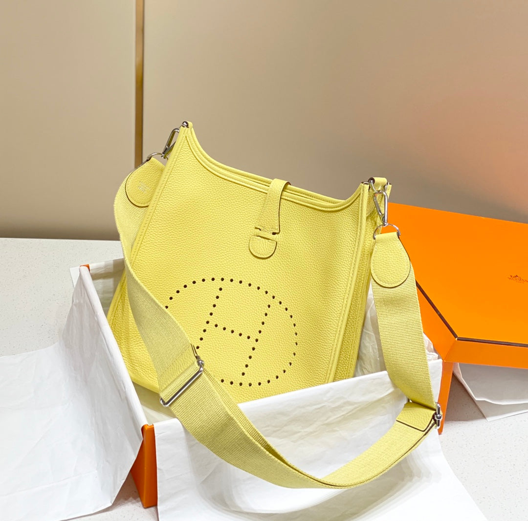 Evelyne 29cm Amarillo Togo Shw