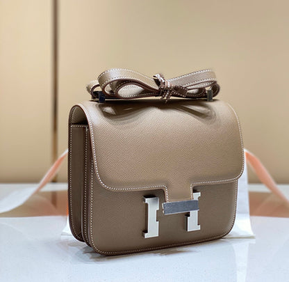 Constance 24 Etoupe Epsom Cuero Herrajes Plateados